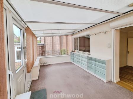 2 bedroom Detached house for sale in Riverside Drive, Sprotbrough, Doncaster, DN5