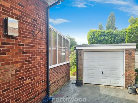 2 bedroom Detached house for sale in Riverside Drive, Sprotbrough, Doncaster, DN5