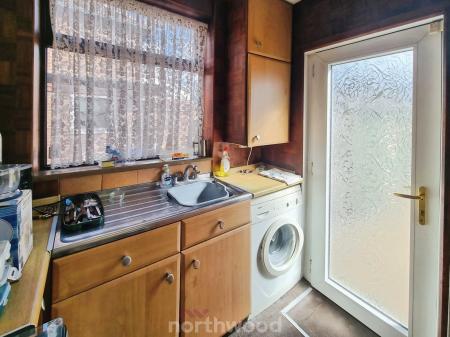 3 bedroom Semi-detached house for sale in Scawthorpe Avenue, Scawthorpe, Doncaster, DN5