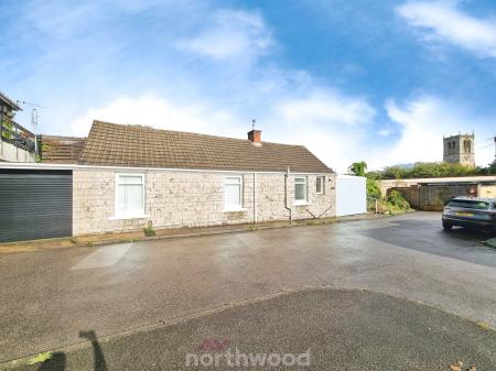 2 bedroom Bungalow for sale in Shires Close, Sprotbrough, Doncaster, DN5