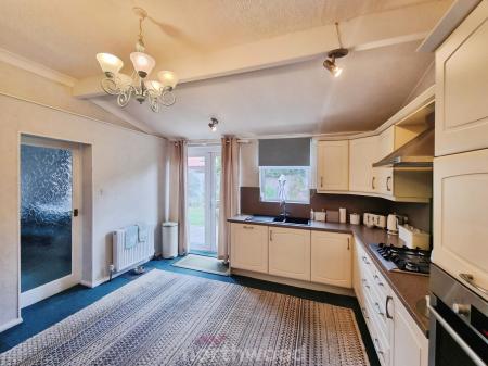 2 bedroom Bungalow for sale in Shires Close, Sprotbrough, Doncaster, DN5