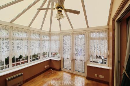 3 bedroom Semi-detached house for sale in The Grove, Wheatley Hills, Doncaster, DN2