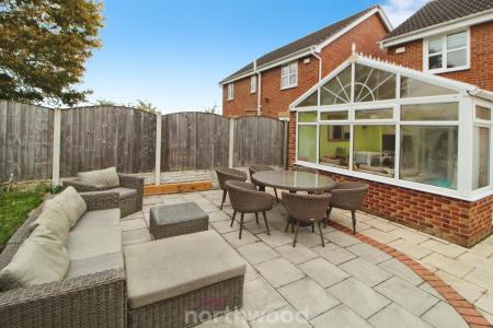 4 bedroom Detached house for sale in Wainscot Place, Skellow, Doncaster, DN6