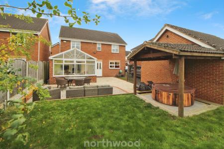 4 bedroom Detached house for sale in Wainscot Place, Skellow, Doncaster, DN6