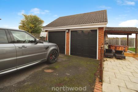 4 bedroom Detached house for sale in Wainscot Place, Skellow, Doncaster, DN6