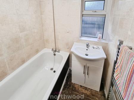 4 bedroom Terraced House for sale in Swaithe Avenue, Scawthorpe, Doncaster, DN5