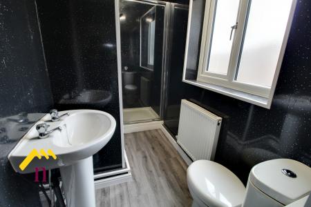 2 bedroom Terraced House to let in Avenue Road, Askern, Doncaster, DN6