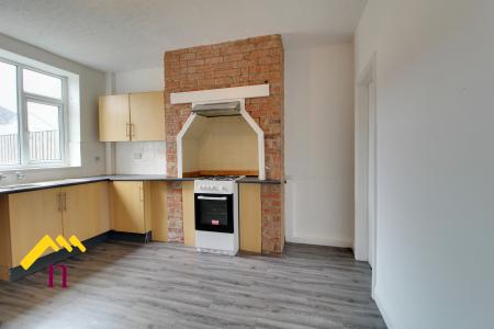 2 bedroom Terraced House to let in Avenue Road, Askern, Doncaster, DN6