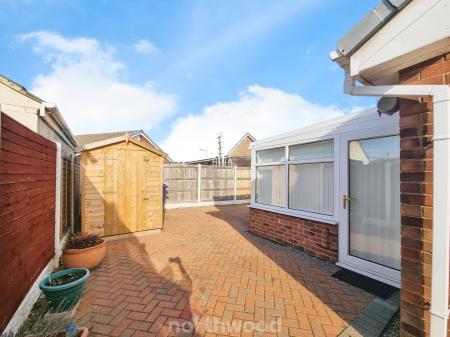2 bedroom Semi-detached bungalow for sale in Moorfield Drive, Armthorpe, Doncaster, DN3