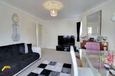 3 bedroom Flat to let in St Helens Road, Belle Vue, Doncaster, DN4