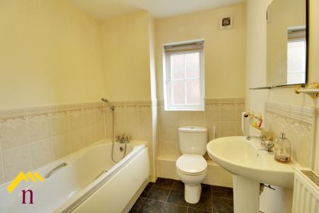 3 bedroom Flat to let in Cavalier Court, Woodfield Plantation, Doncaster, DN4