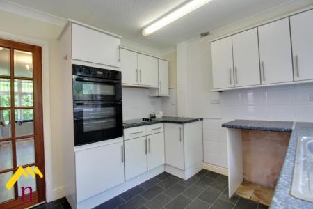 3 bedroom Semi-detached house to let in Park Drive, Sprotbrough, Doncaster, DN5