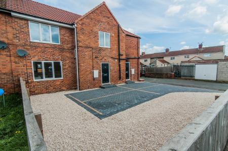 Holmes Carr Crescent, Rossington, Doncaster, DN11