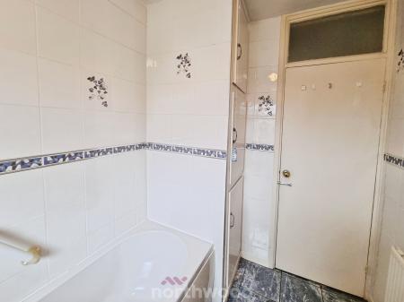 2 bedroom Semi-detached bungalow for sale in Pearwood Crescent, Balby, Doncaster, DN4