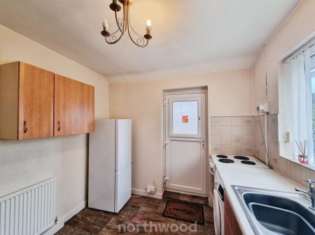 2 bedroom Semi-detached bungalow for sale in Pearwood Crescent, Balby, Doncaster, DN4