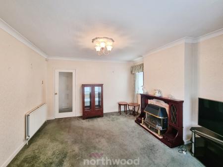 2 bedroom Semi-detached bungalow for sale in Pearwood Crescent, Balby, Doncaster, DN4