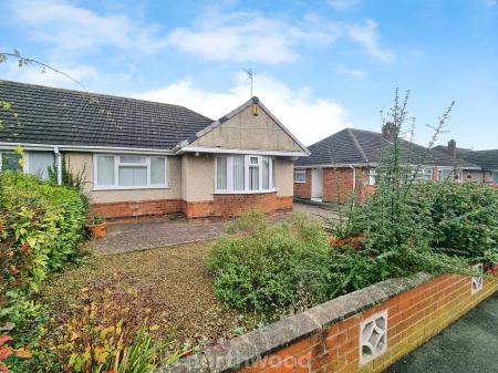 2 bedroom Semi-detached bungalow for sale in Pearwood Crescent, Balby, Doncaster, DN4