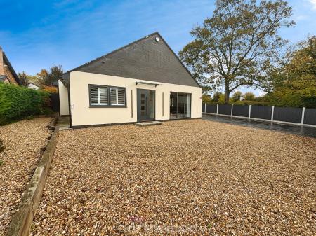 4 bedroom Detached bungalow for sale in Ancient Lane, Hatfield Woodhouse, Doncaster, DN7