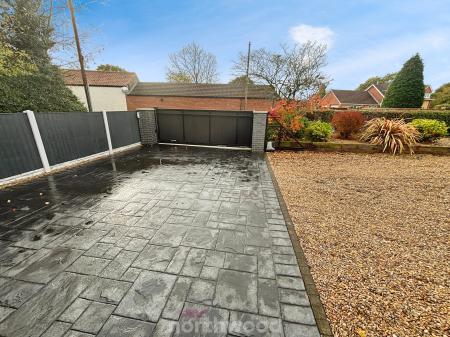 4 bedroom Detached bungalow for sale in Ancient Lane, Hatfield Woodhouse, Doncaster, DN7