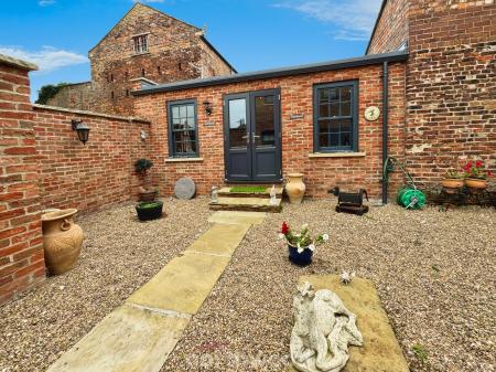 4 bedroom Character Property for sale in Bridge Street, Thorne, Doncaster, DN8