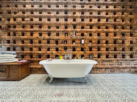 4 bedroom Character Property for sale in Bridge Street, Thorne, Doncaster, DN8