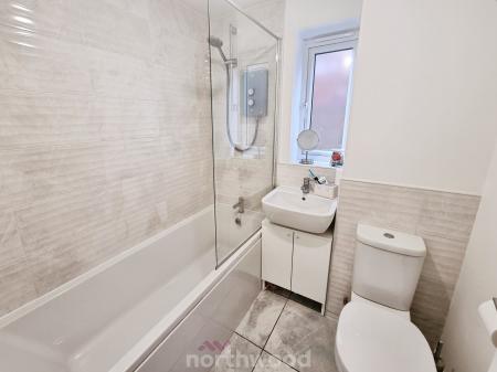 2 bedroom Semi-detached house for sale in Cammidge Way, Bessacarr, Doncaster, DN4