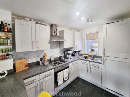 2 bedroom Semi-detached house for sale in Cammidge Way, Bessacarr, Doncaster, DN4
