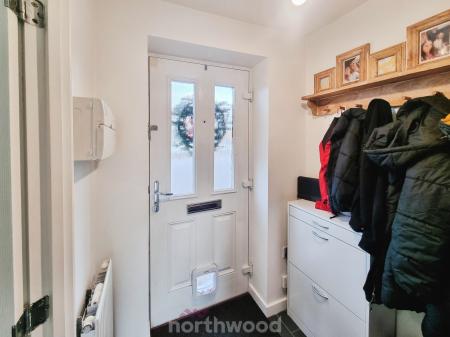 2 bedroom Semi-detached house for sale in Cammidge Way, Bessacarr, Doncaster, DN4