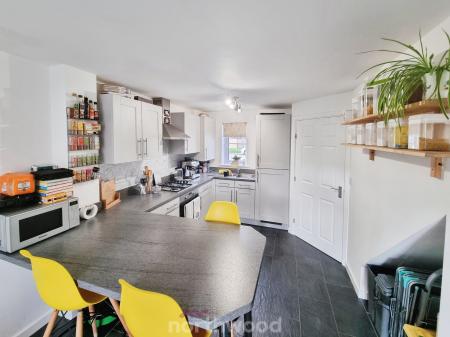 2 bedroom Semi-detached house for sale in Cammidge Way, Bessacarr, Doncaster, DN4