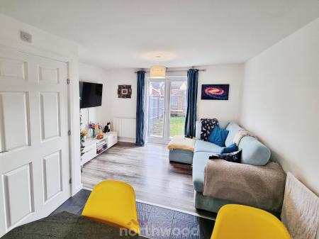 2 bedroom Semi-detached house for sale in Cammidge Way, Bessacarr, Doncaster, DN4