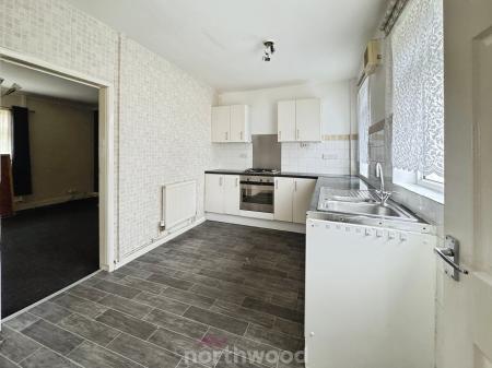 2 bedroom Semi-detached house for sale in Chestnut Avenue, Thorne, Doncaster, DN8