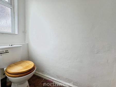 2 bedroom Semi-detached house for sale in Chestnut Avenue, Thorne, Doncaster, DN8