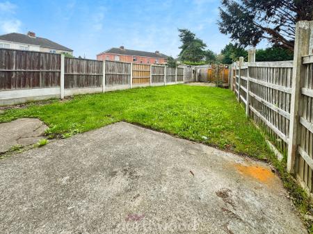 2 bedroom Semi-detached house for sale in Chestnut Avenue, Thorne, Doncaster, DN8