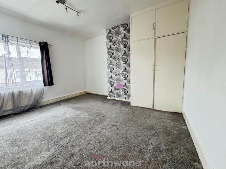 2 bedroom Semi-detached house for sale in Chestnut Avenue, Thorne, Doncaster, DN8