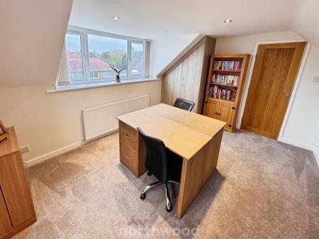 3 bedroom Detached bungalow for sale in Dorothy Avenue, Thorne, Doncaster, DN8