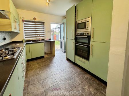 3 bedroom Semi-detached house for sale in Durham Avenue, Thorne, Doncaster, DN8