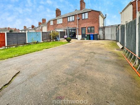 3 bedroom Semi-detached house for sale in Durham Avenue, Thorne, Doncaster, DN8