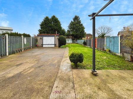 3 bedroom Semi-detached house for sale in Durham Avenue, Thorne, Doncaster, DN8