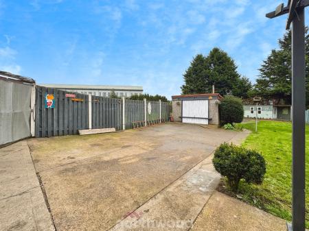 3 bedroom Semi-detached house for sale in Durham Avenue, Thorne, Doncaster, DN8