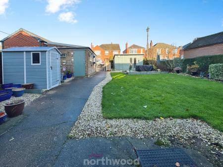 3 bedroom Detached house for sale in Fieldside, Doncaster, Doncaster, DN8