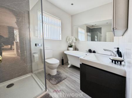 3 bedroom Detached house for sale in Fieldside, Doncaster, Doncaster, DN8