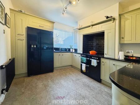 3 bedroom Detached house for sale in Fieldside, Doncaster, Doncaster, DN8