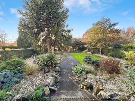 3 bedroom Detached house for sale in Fieldside, Doncaster, Doncaster, DN8