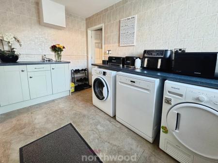 3 bedroom Detached house for sale in Fieldside, Doncaster, Doncaster, DN8