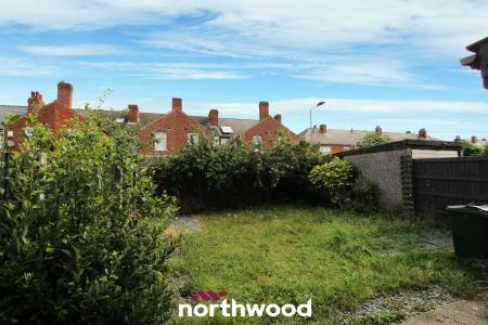 3 bedroom Semi-detached house to let in Wellington Grove, Bentley, Doncaster, DN5