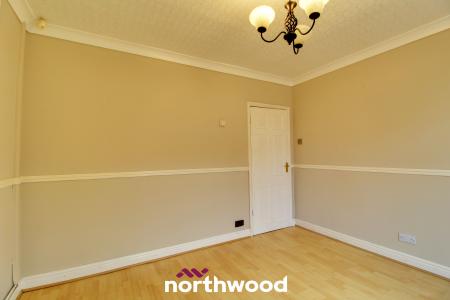 3 bedroom Semi-detached house to let in Wellington Grove, Bentley, Doncaster, DN5