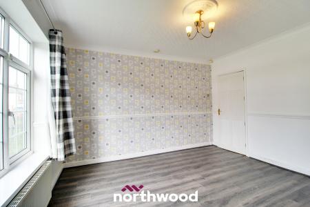 3 bedroom Semi-detached house to let in Wellington Grove, Bentley, Doncaster, DN5