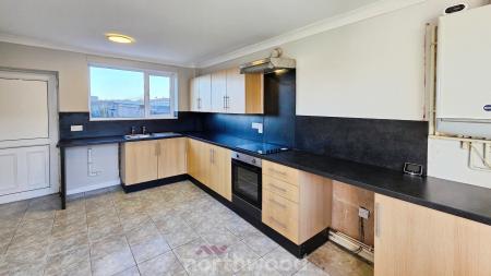 3 bedroom Semi-detached house to let in Briar Road, Armthorpe, Doncaster, DN3