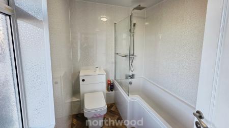 3 bedroom Semi-detached house to let in Briar Road, Armthorpe, Doncaster, DN3