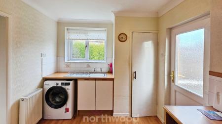 3 bedroom Semi-detached house for sale in Colchester Court, Scawsby, Doncaster, DN5